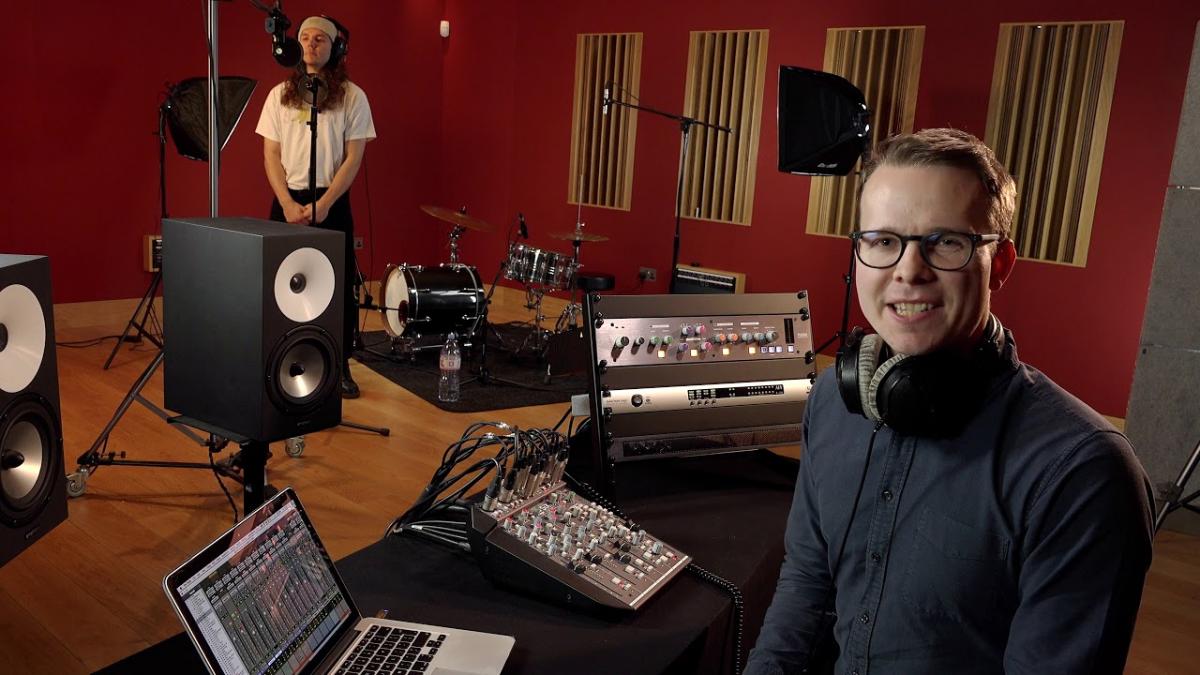 Consulter https://www.youtube.com/watch?v=LVz1_CSG7Yg